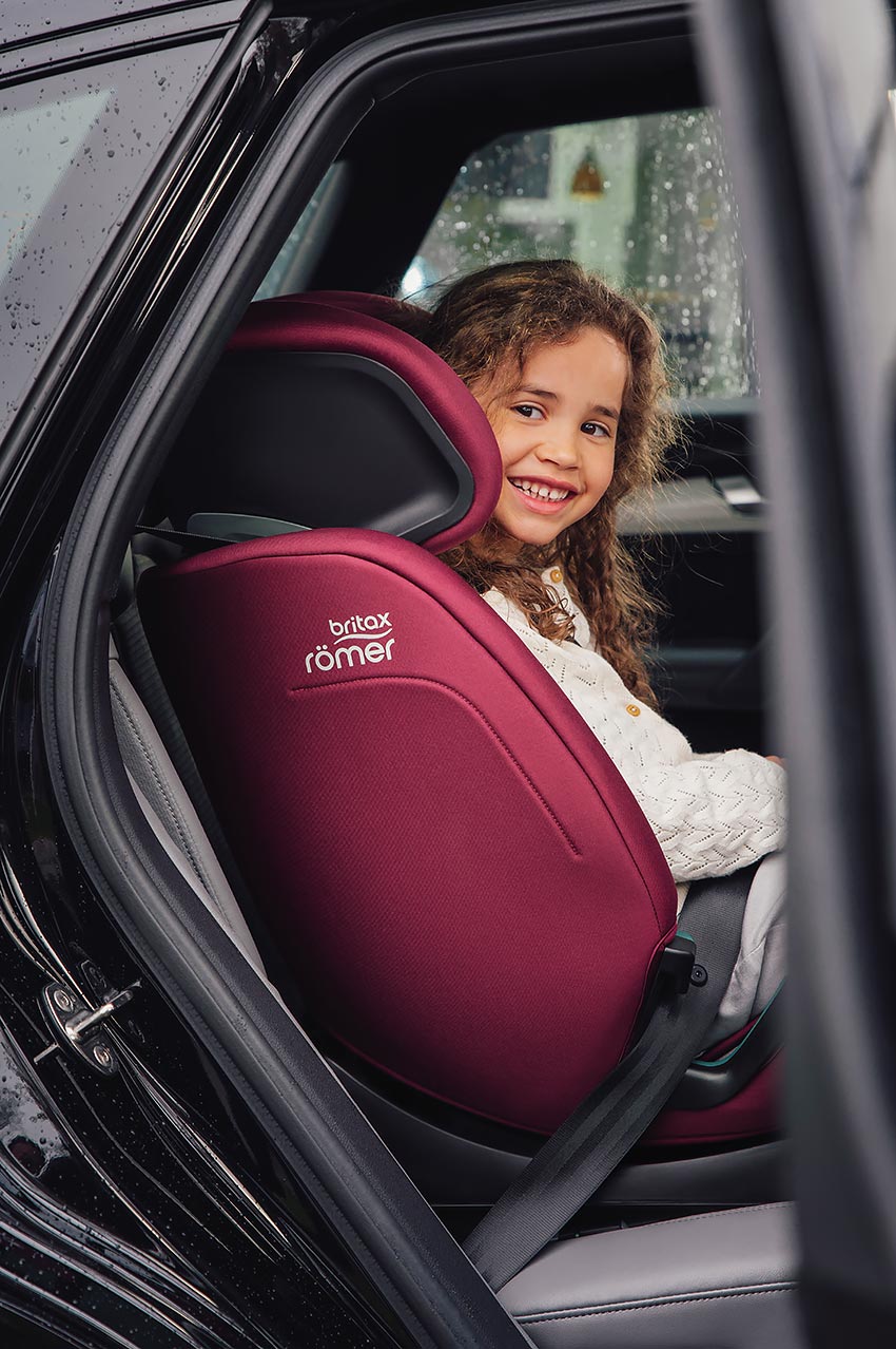 Девочка в автокресле Britax Römer